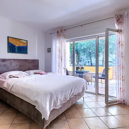 Apartment Vivoda - Pul168 By Interhome *